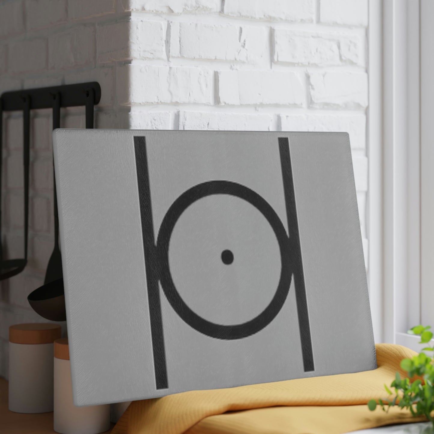 Point in Circle Glass Cutting Board