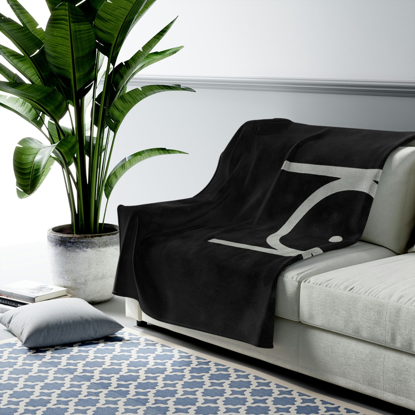 Point in Circle Plush Blanket